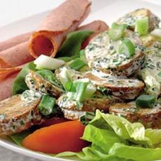 Recept: Gebakken aardappelsalade met gegrild gehakt