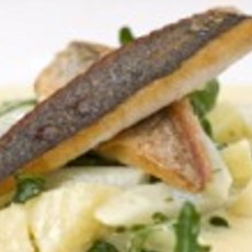 Recept: Asperge-aardappelsalade met zeebaars en sinaasappe