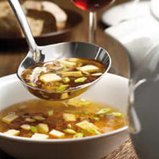 Recept: Runderbouillon met eiergelei en bosui