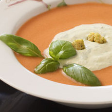 Recept: Gazpacho van pruimtomaten met basilicumschuim 