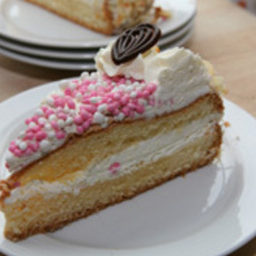 Recept: Geboorte slagroomtaart Recept: Geboorte slagroomtaart