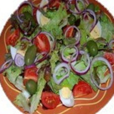 Recept: Kaas-baconpakketjes met olijvensalade