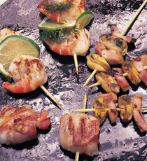 Recept: Zeeduivel op spiesjes van citroengras Recept: Zeeduivel op spiesjes van citroengras