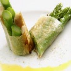 Recept: Knapperige aspergerolletjes met krab. 