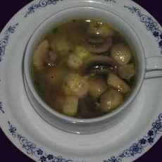 Recept: Bouillon met basilicumvisballetjes en champignons Recept: Bouillon met basilicumvisballetjes en champignons