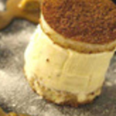 Recept: Tompouce van wentelteefjes en met vanille-ijs en k