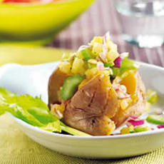 Recept: Gevulde aardappel met ananas en bleekselderij