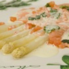 Recept: Schotse zalm op asperges met een sjalotten witte w