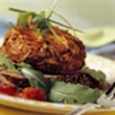 Recept: Tonijnburgers met sinaasappel-tomatensaus Recept: Tonijnburgers met sinaasappel-tomatensaus