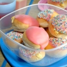 Recept: Puddingbroodjes met frambozenglazuur