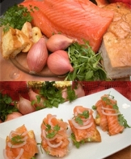 Recept: Sjalottenringen met gerookte zalm op een crouton v