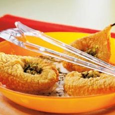 Recept: Tempura van peren met kaneel-pistachenotensaus 