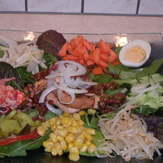 Recept: Slaatje zalm met gerookt spek en olijven en zon...
