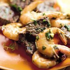 Recept: Spies met garnalen biefstuk en kruidenolie