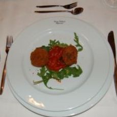 Recept: Gevulde rijstballetjes met een pistou van tomaten 