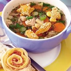 Recept: Verse kippenbouillon met bladerdeegvormpjes