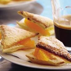 Recept: Amandeldriehoekjes met sinaasappel Recept: Amandeldriehoekjes met sinaasappel