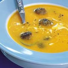 Recept: Wortelsoep met pepernoten van gehakt