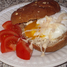 Recept: Gepocheerd eitje met honing-mosterd dressing