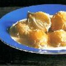 Recept: Gesmoorde uien met room en vieux comt� 