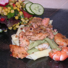 Recept: Lauwe pasta met zalm , gerookte zalm en scampi's