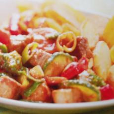 Recept: Texaanse Barbequeschotel met Roerbakgroenten Recept: Texaanse Barbequeschotel met Roerbakgroenten