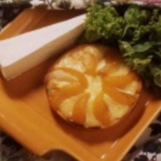 Recept: Hartige perzik-brietaart met amandelen