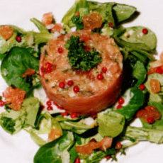 Recept: Zalmtartaar met veldsla