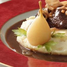 Recept: Kalfslapjes met nete bliksem en stoofpeertjes