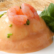 Recept: Verborgen gekookte eieren in cocktail-garnalensaus