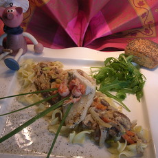 Recept: Victoriabaars op een bedje van pasta en groenten Recept: Victoriabaars op een bedje van pasta en groenten