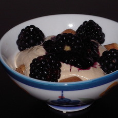 Recept: Ricotta met koffie en bramen