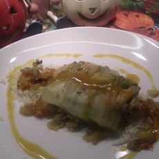 Recept: Verborgen kippefilet in spitskool op een bedje van