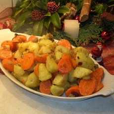 Recept: Aardappelen en wortelen in roquefort kaas gebakken 