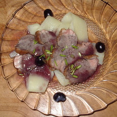 Recept: Eendenborstfilet met pastinaak en blauwe bessensau