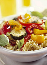 Recept: Pastasalade met gegrilleerde groenten Recept: Pastasalade met gegrilleerde groenten