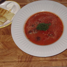 Recept: Tomatenroomsoep met gebakken balletjes Recept: Tomatenroomsoep met gebakken balletjes