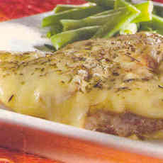 Recept: Varkenslapjes met tomatengarnituur onder kaas
