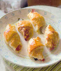 Recept: Croissants met mozzarella, ham en basilicum