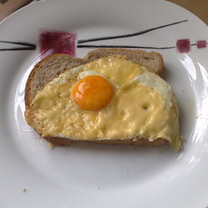 Recept: Gebakken ei met chilli en kaas