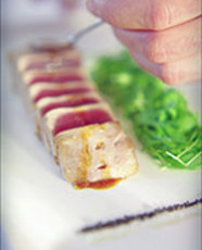Recept: Rode tonijn met Tropicana Pineapple en Lime saus