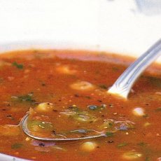 Recept: Tomatensoep met tuinkruiden