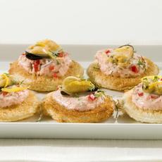 Recept: Mosselen met Boursin-paprika op crostini