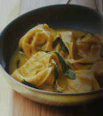 Recept: Verse tortelloni met courgette en salieboter