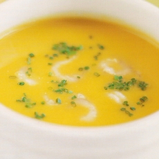 Recept: Pompoen-garnalensoep met nootmuskaat 