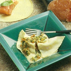 Recept: Mezza luna ripiena di salmone e basilico Recept: Mezza luna ripiena di salmone e basilico