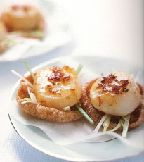 Recept: geschroeide sint-jakobsschelpen op ( zie opm) Recept: geschroeide sint-jakobsschelpen op ( zie opm)