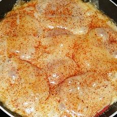 Recept: Omelet met ontbijtspek, champignons, tomaat, kaas