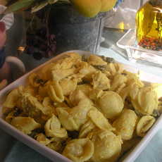 Recept: Schelpjes pasta met kippeblokjes en curry Recept: Schelpjes pasta met kippeblokjes en curry