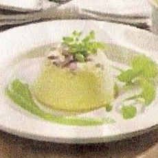 Recept: Kaasflan met spekreepjes en erwtensaus